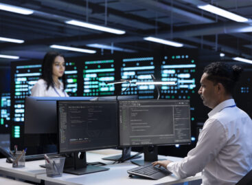 24/7 NOC vs SOC: What’s the Difference and Which One Do You Need? {{brizy_dc_image_alt entityId=